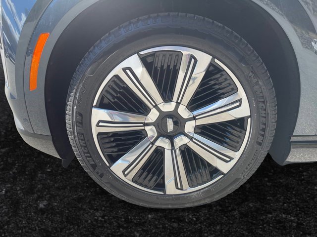 Certified 2025 Cadillac Escalade IQ Luxury 2 w/ LPO, Premium Carpet Package AWD/4WD image 16