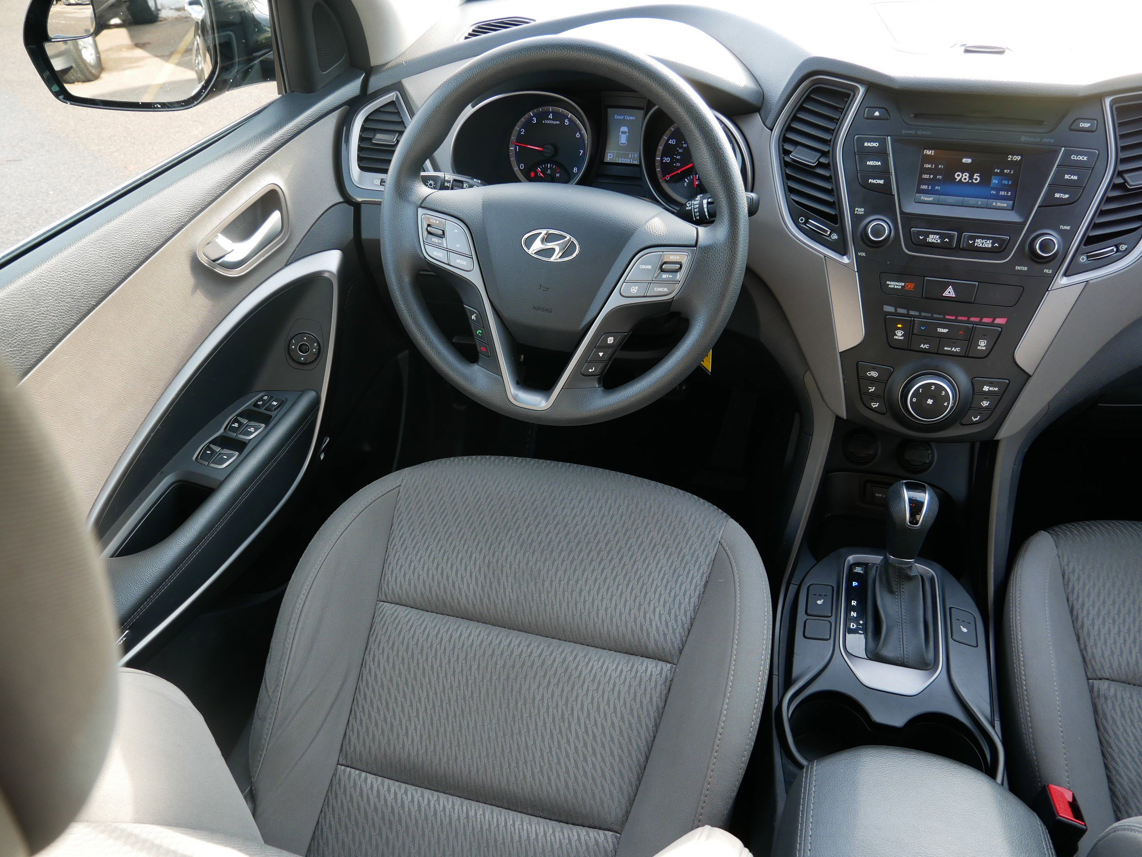 Used 2016 Hyundai Santa Fe SE image 8