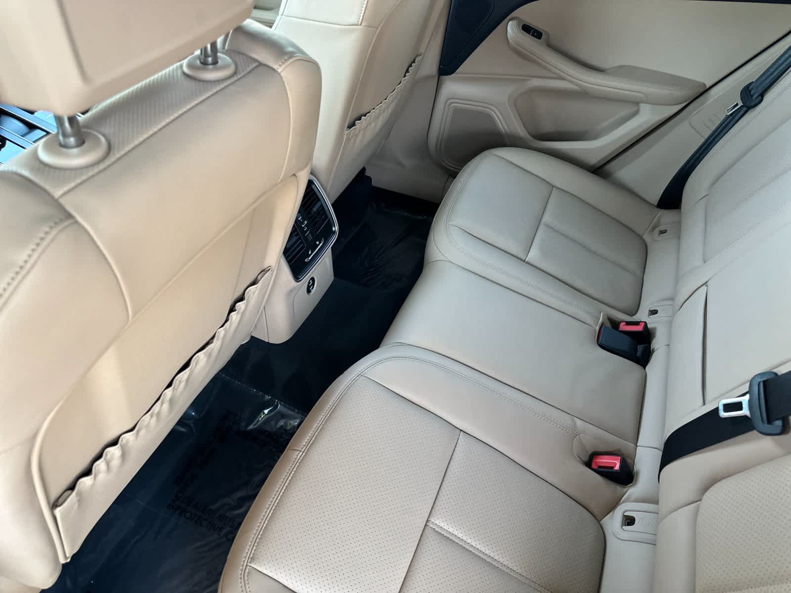 Certified 2025 Porsche Macan AWD/4WD image 13