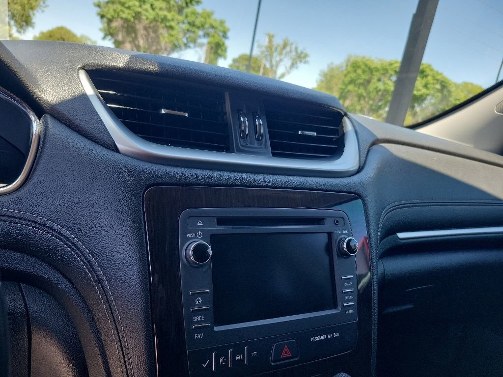 Used 2017 Chevrolet Traverse LT w/ Style and Technology Package FWD image 26