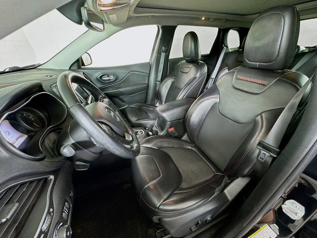 Used 2019 Jeep Cherokee Trailhawk w/ Comfort/Convenience Group AWD/4WD image 20