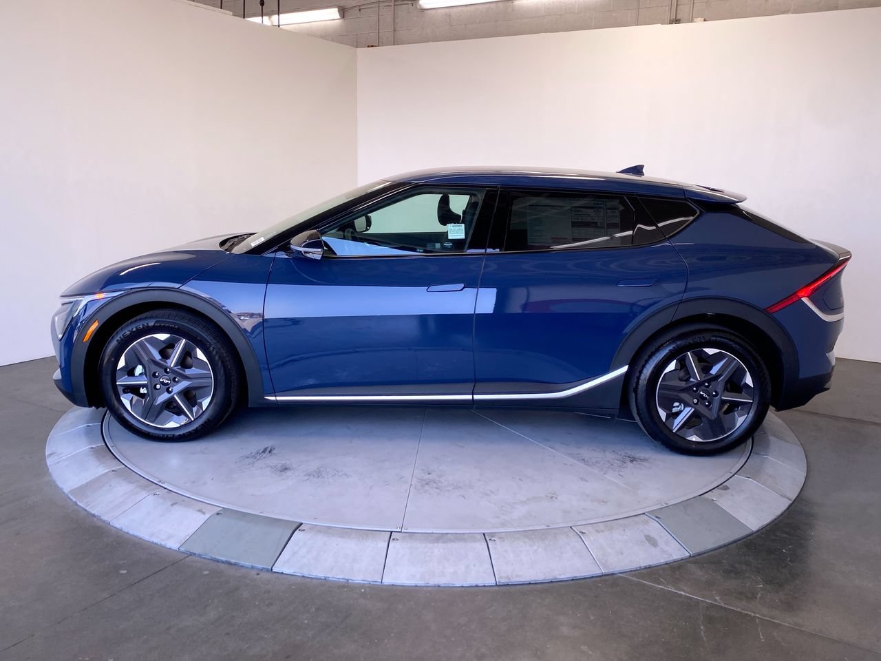 New 2026 Kia EV6 Light RWD image 2