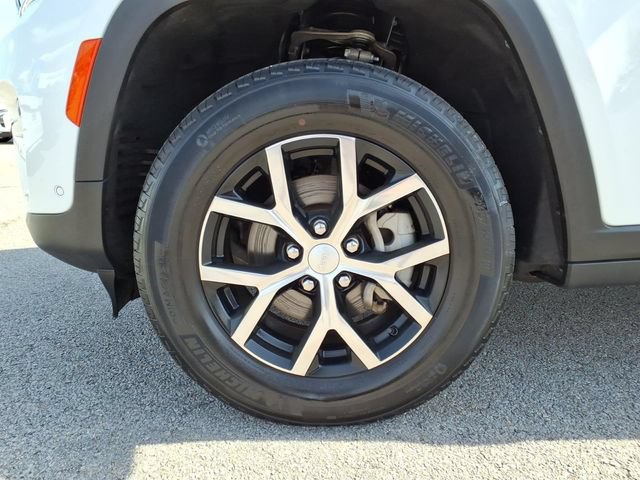Certified 2023 Jeep Grand Cherokee Limited w/ Luxury Tech Group II AWD/4WD image 12