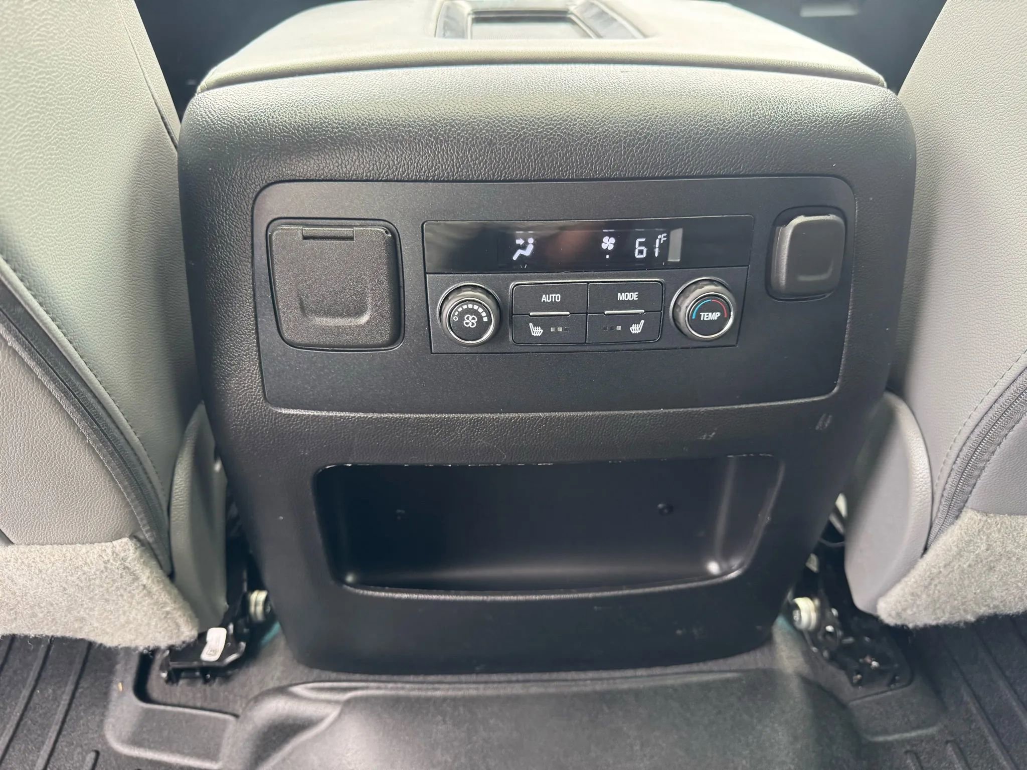 Used 2019 Chevrolet Tahoe LT w/ Luxury Package AWD/4WD image 37