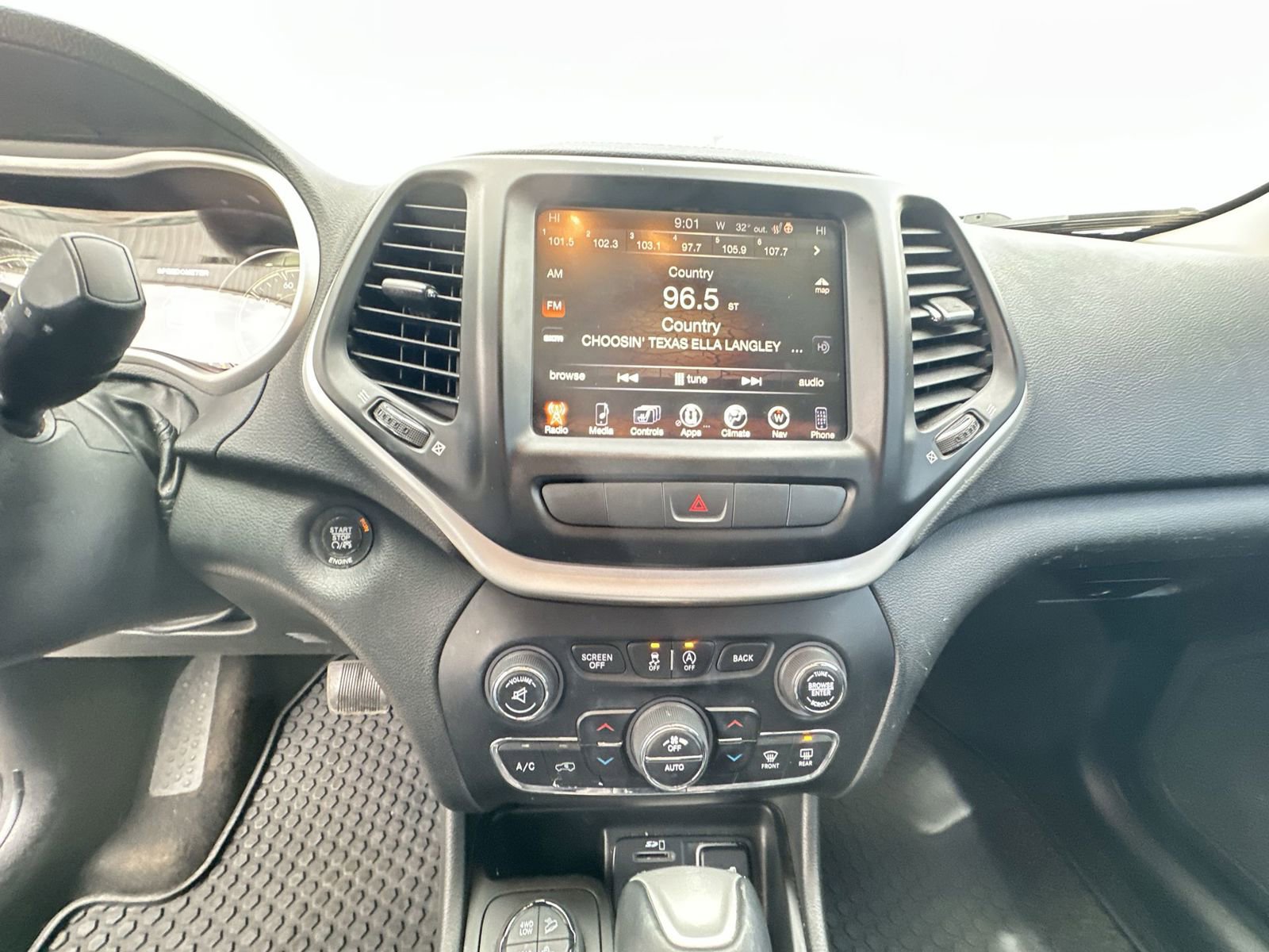 Used 2015 Jeep Cherokee Trailhawk w/ Comfort/Convenience Group AWD/4WD image 13