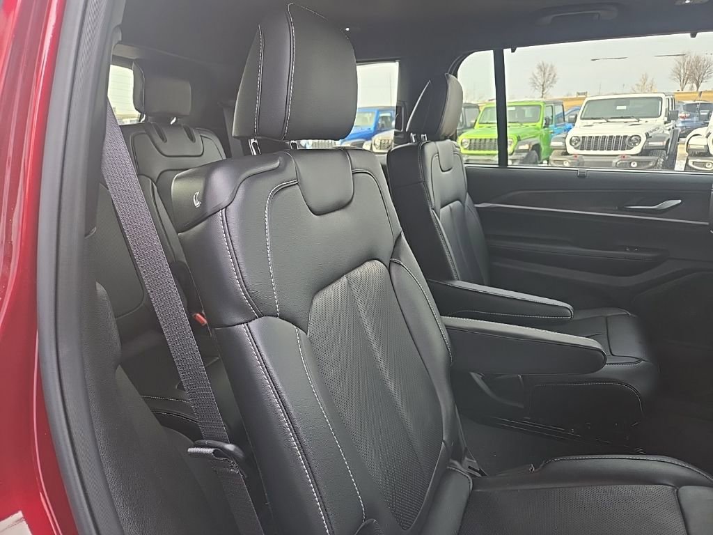 Used 2025 Jeep Grand Cherokee L Limited w/ Luxury Tech Group II image 82