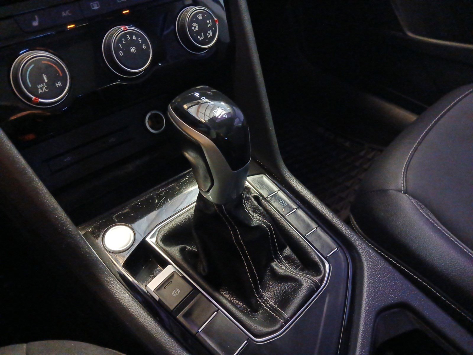 Used 2023 Volkswagen Taos SE w/ Panoramic Sunroof Package image 20