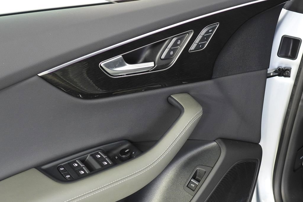 Used 2024 Audi Q8 Premium Plus w/ Premium Plus Package AWD/4WD image 12