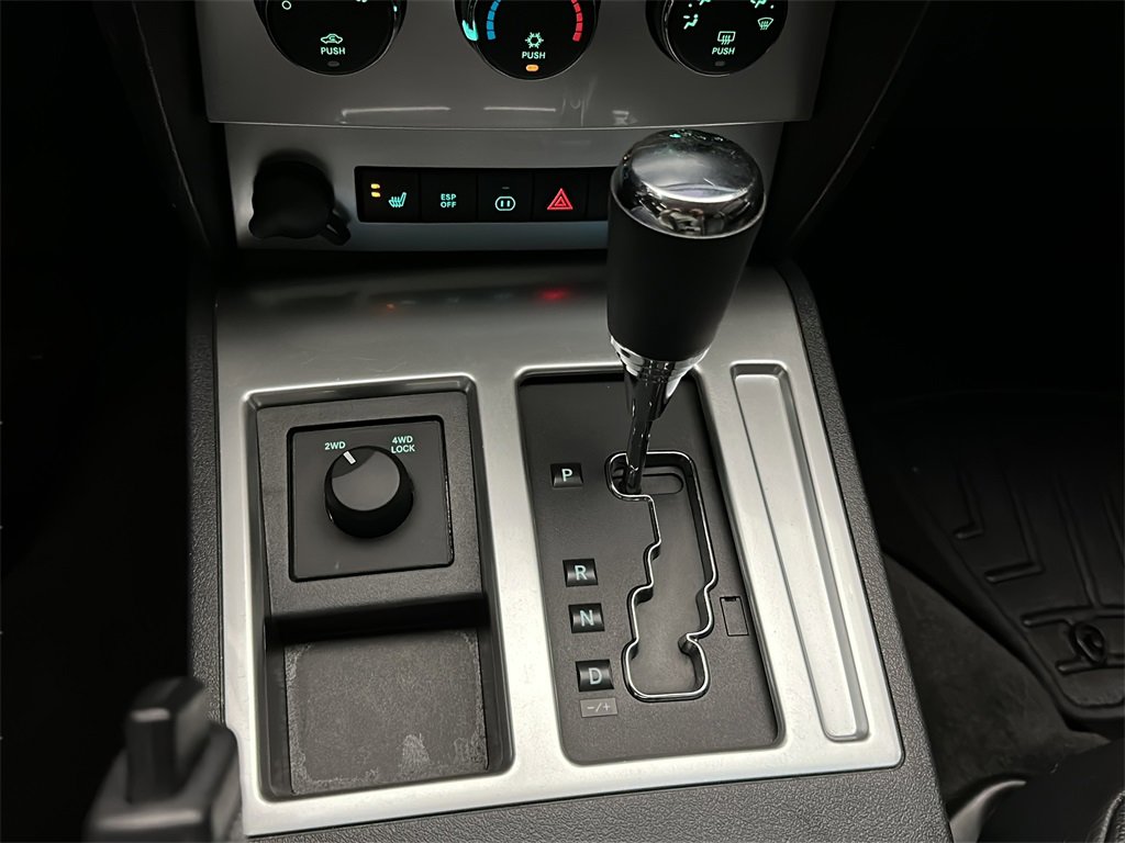 Used 2008 Dodge Nitro R/T image 20