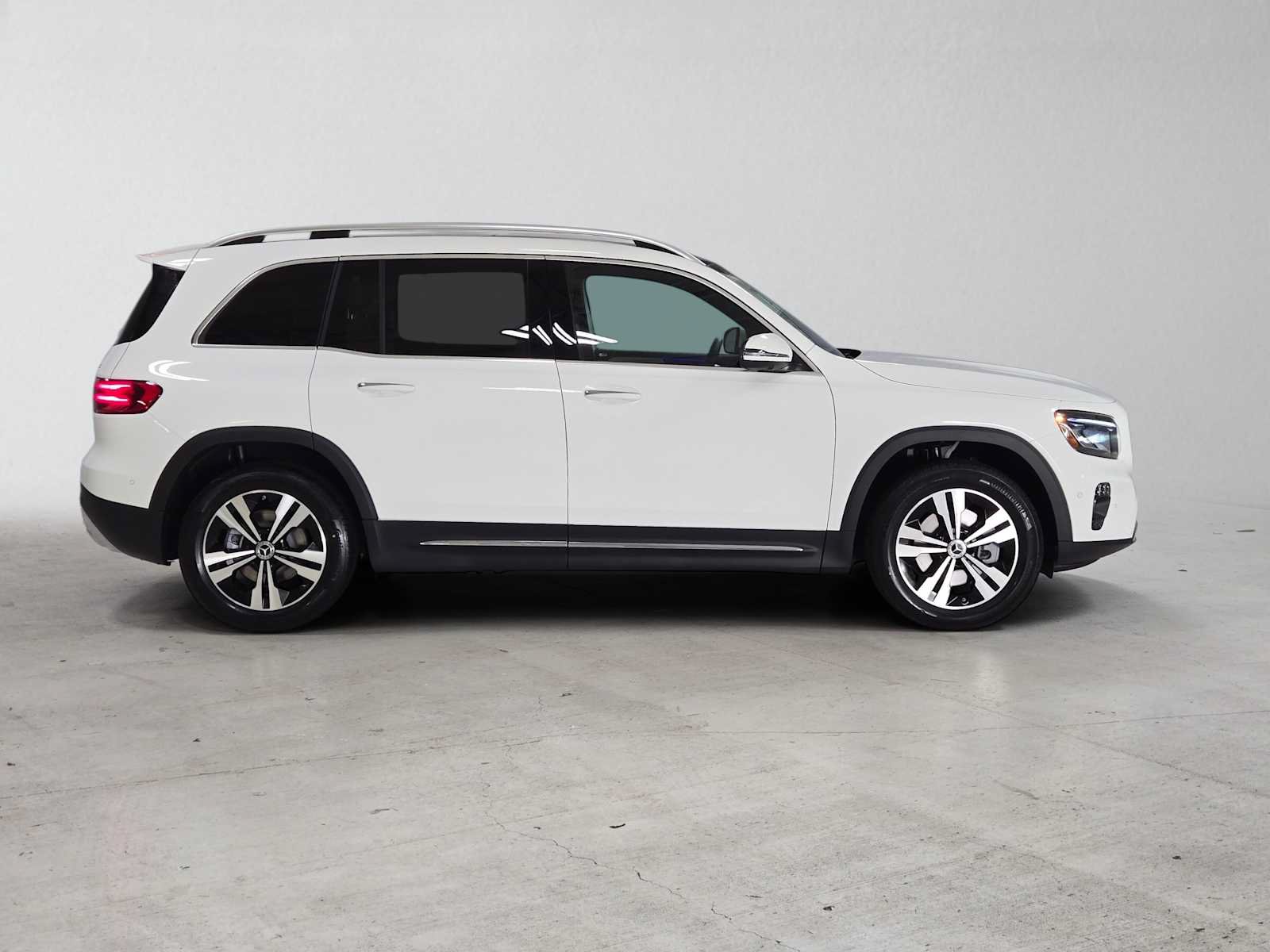 New 2026 Mercedes-Benz GLB 250 4MATIC image 2