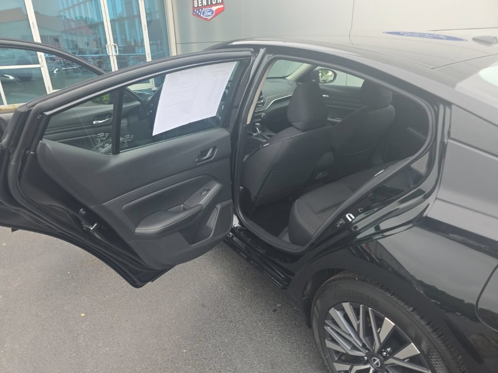 Used 2025 Nissan Altima 2.5 SV FWD image 32