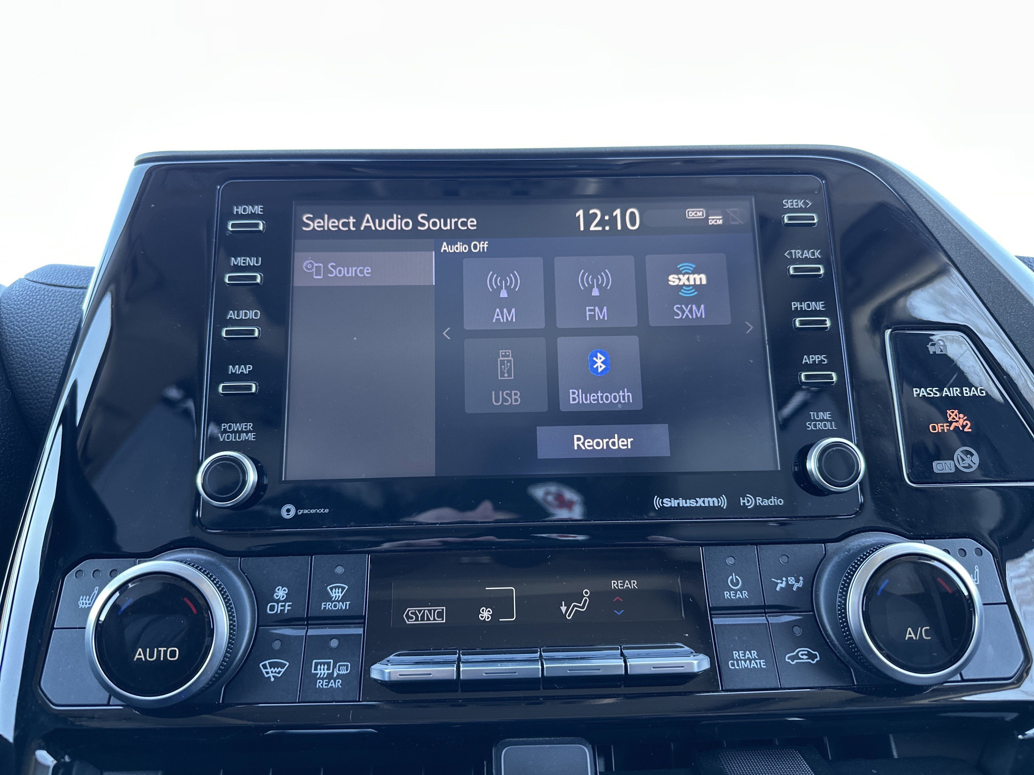 Used 2022 Toyota Highlander XLE image 23