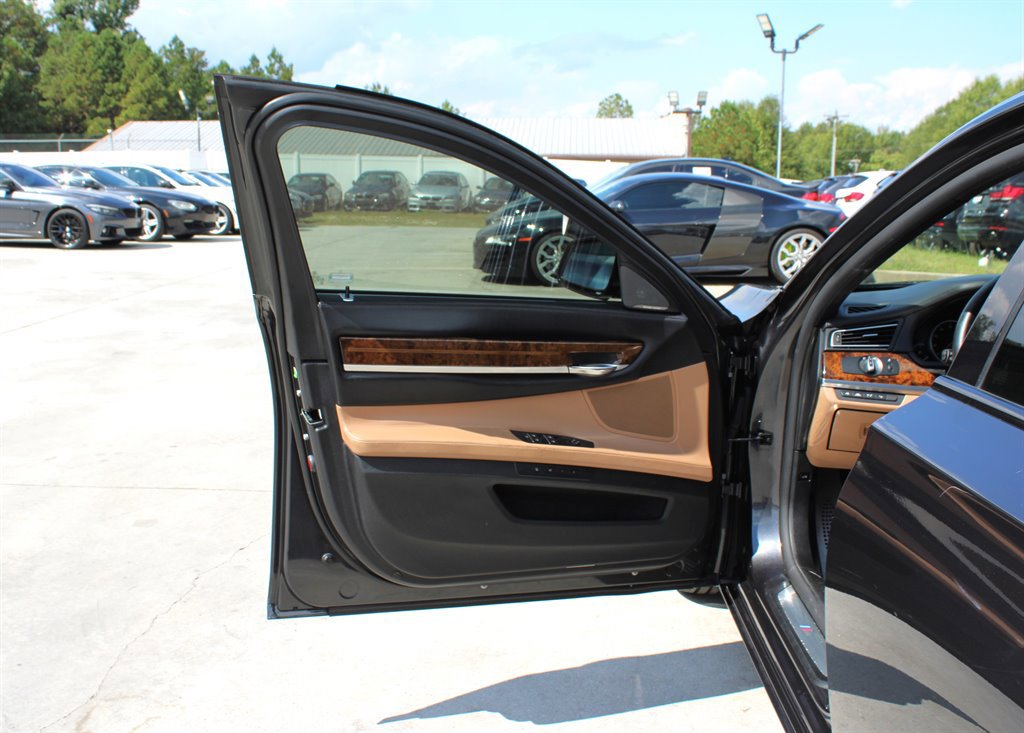 Used 2015 BMW 750Li xDrive image 30