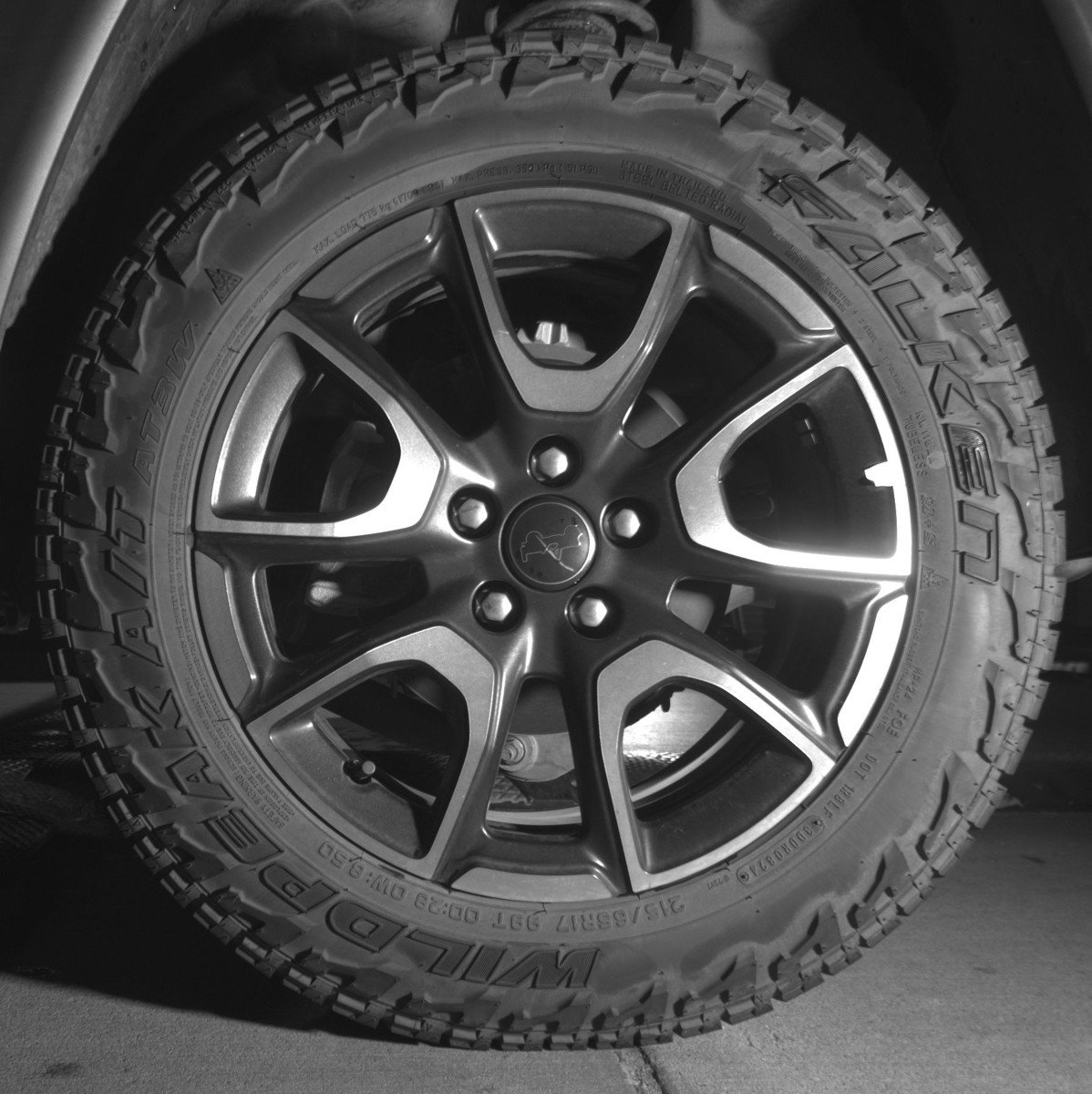 Used 2025 Jeep Compass Trailhawk AWD/4WD image 14