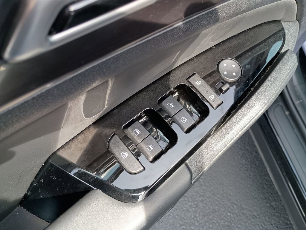 Used 2025 Kia Sportage EX image 19
