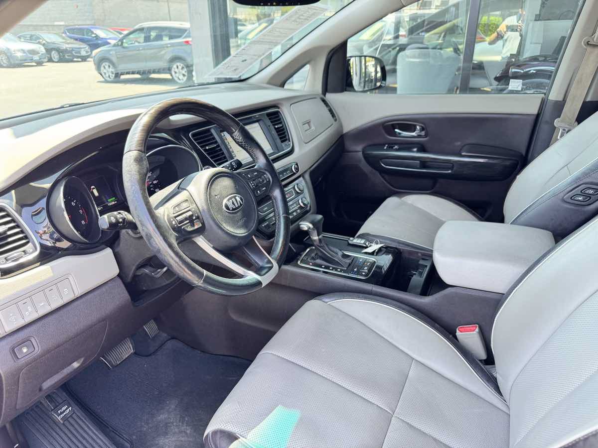 Used 2017 Kia Sedona SX Limited FWD image 39