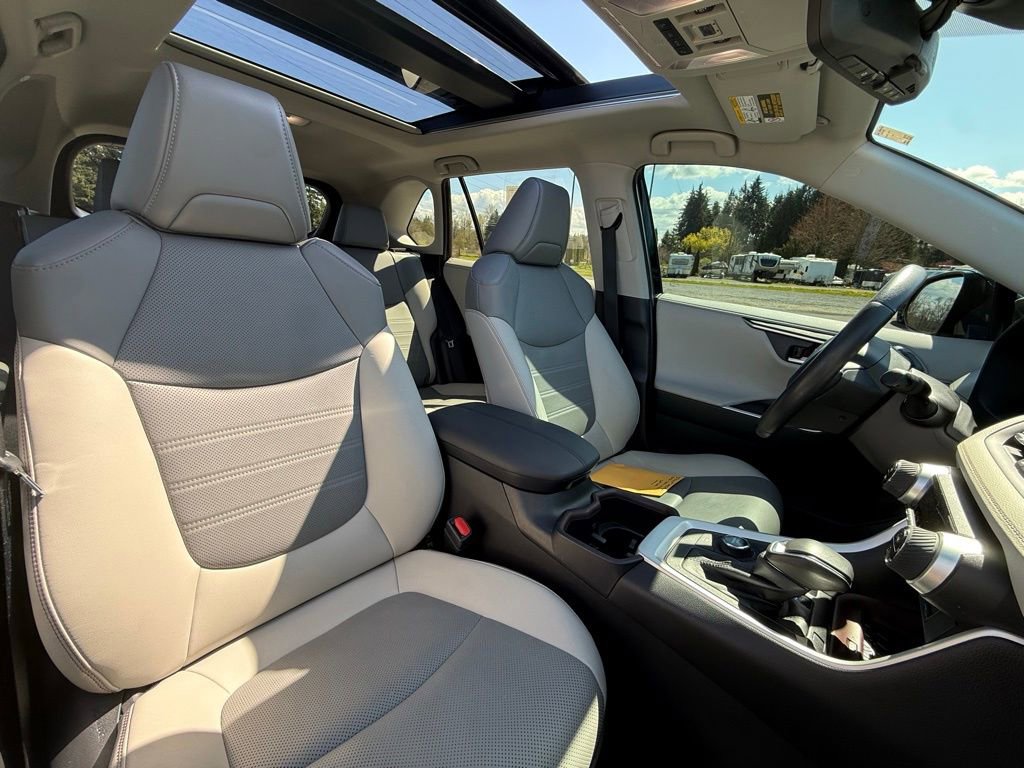 Used 2022 Toyota RAV4 Limited image 19