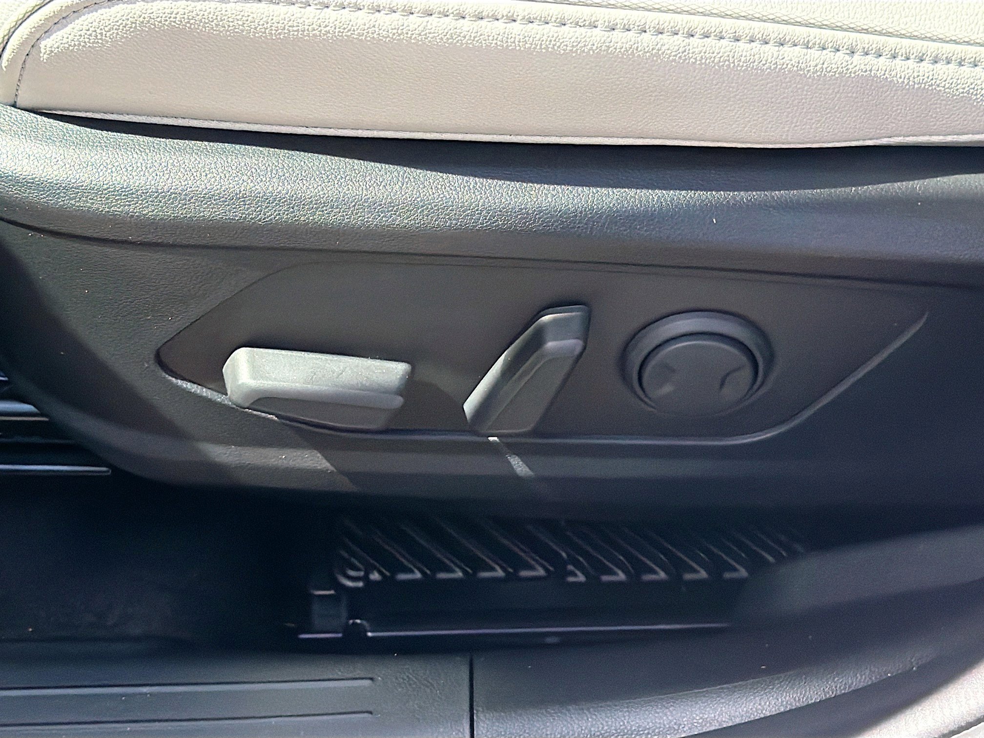 New 2026 Hyundai Tucson Limited image 23