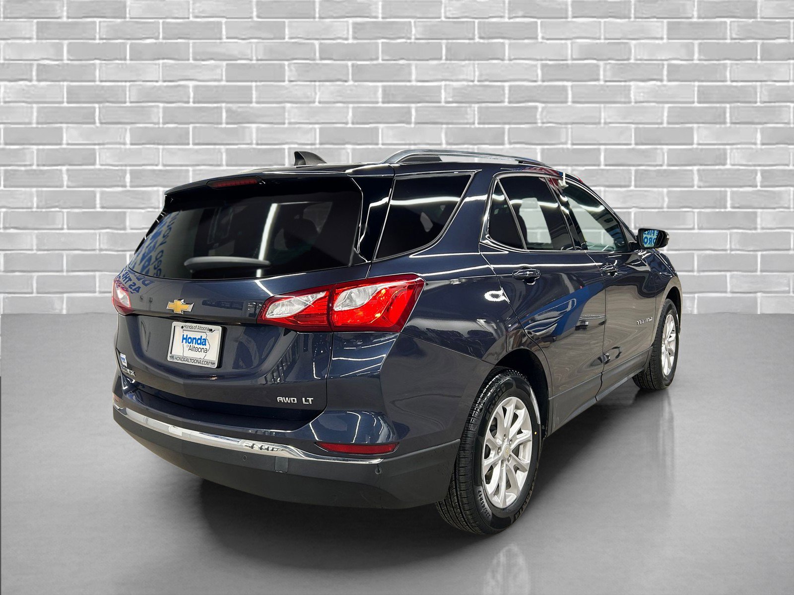 Used 2018 Chevrolet Equinox LT w/ Sun & Infotainment Package image 5