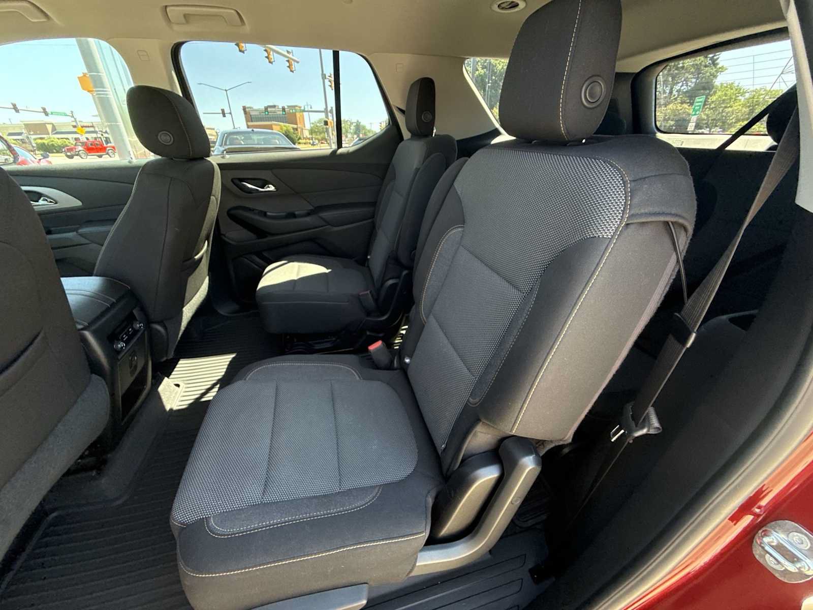 Certified 2018 Chevrolet Traverse LT FWD image 23
