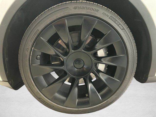 Used 2023 Tesla Model Y Long Range AWD/4WD image 22