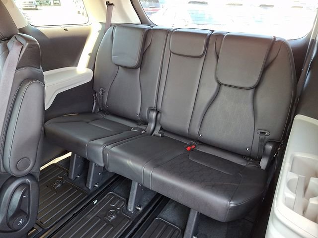 Certified 2024 Kia Carnival EX image 11