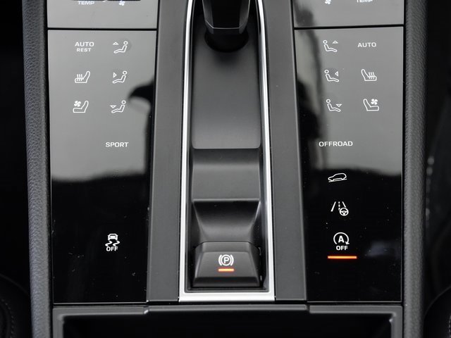 Certified 2025 Porsche Macan image 19