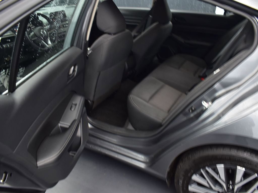 Used 2024 Nissan Altima 2.5 SV image 10