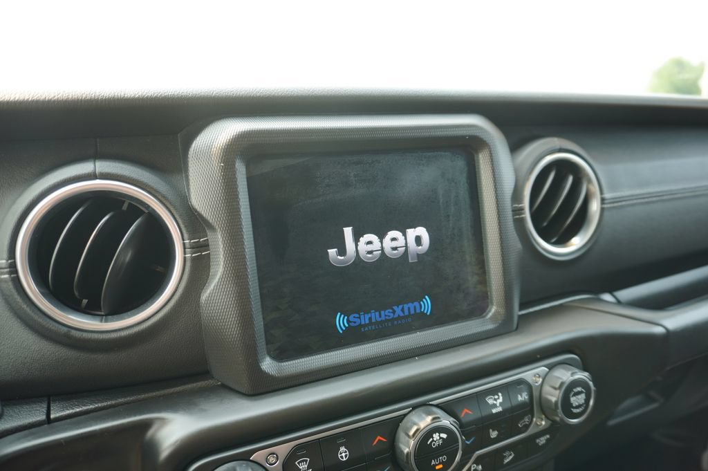 Used 2018 Jeep Wrangler Unlimited Sahara AWD/4WD image 16