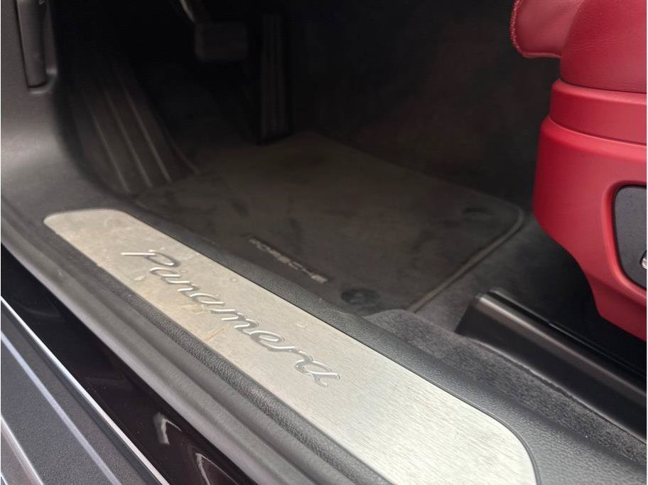 Used 2021 Porsche Panamera image 23