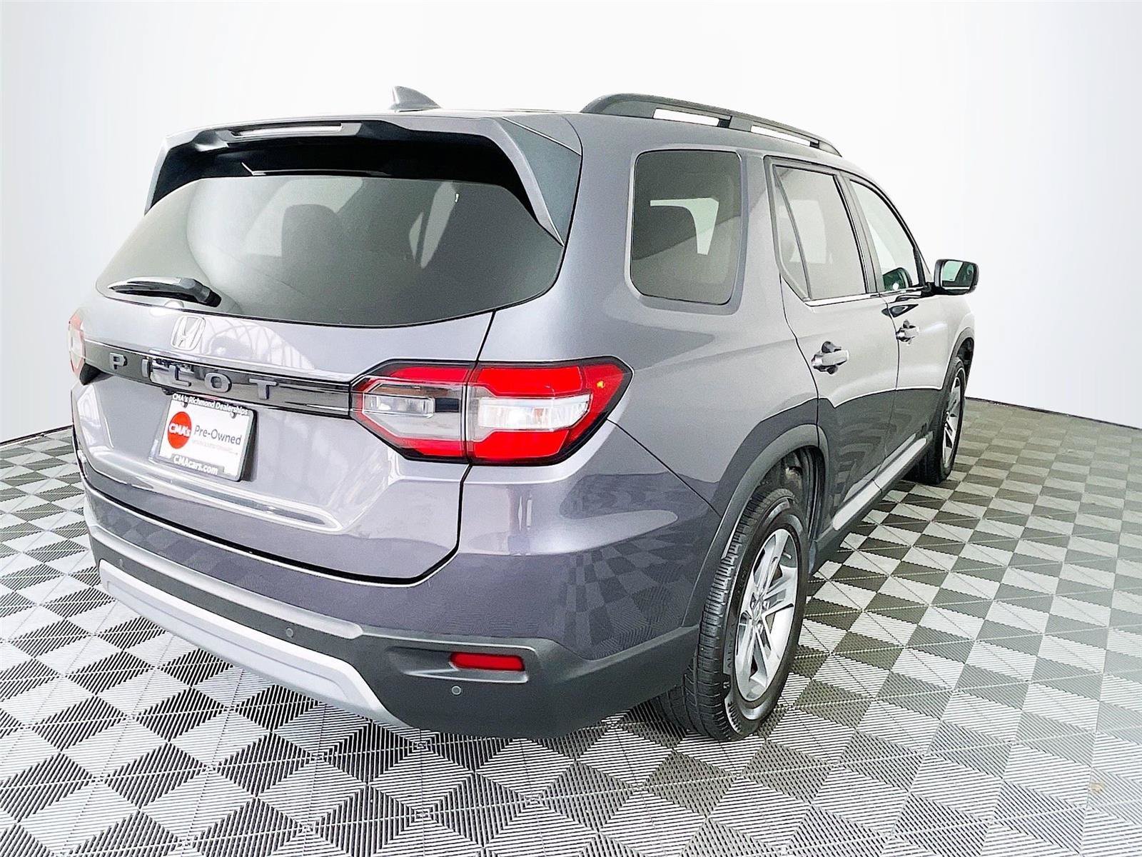 Used 2024 Honda Pilot EX-L image 11
