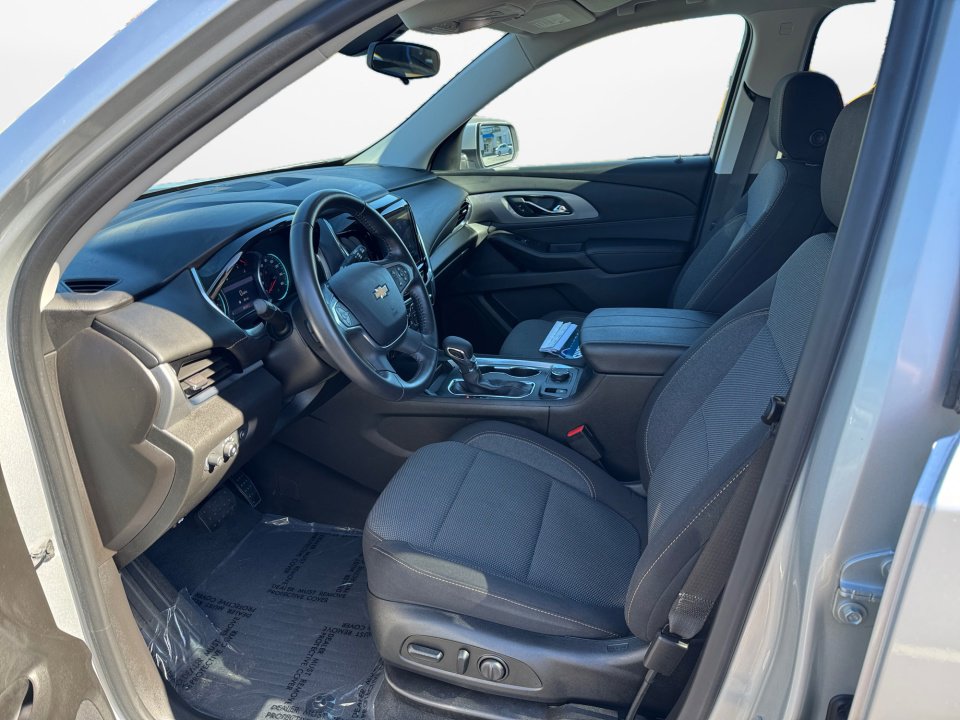 Used 2021 Chevrolet Traverse LT image 11