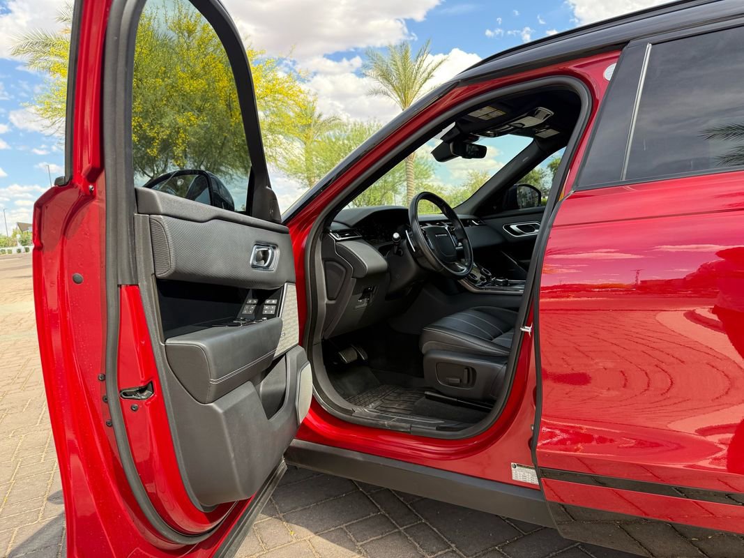 Used 2019 Land Rover Range Rover Velar R-Dynamic SE image 15