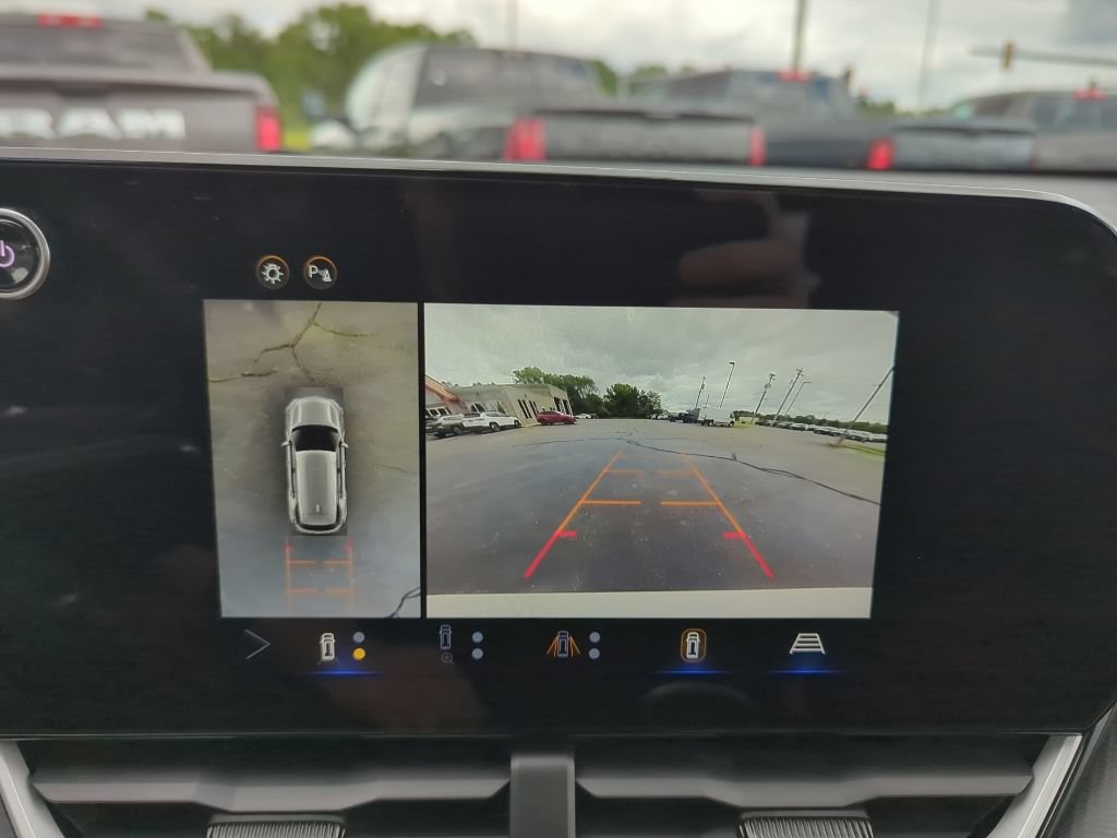 Used 2025 Chevrolet Equinox LT w/ Safety and Technology Package AWD/4WD image 14