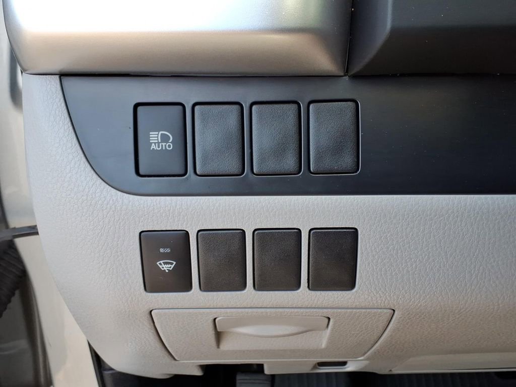 Used 2019 Toyota Highlander LE AWD/4WD image 15