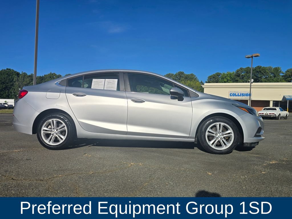 Used 2018 Chevrolet Cruze LT FWD image 2