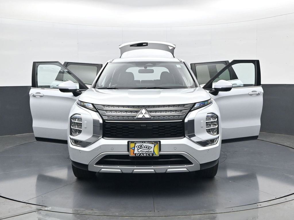 Used 2024 Mitsubishi Outlander SE image 32