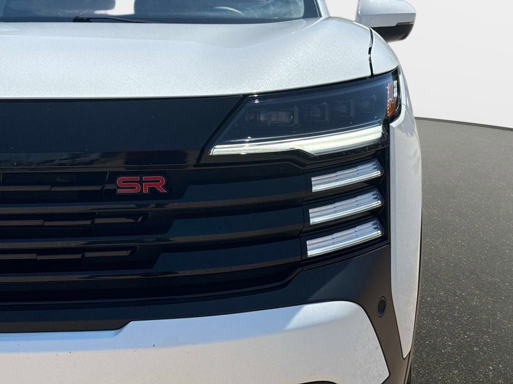 Used 2025 Nissan Kicks SR image 9