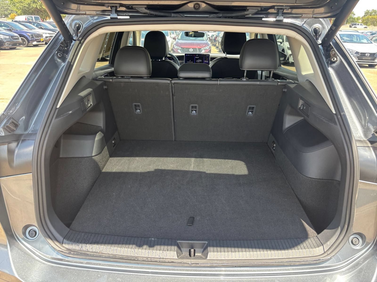 Used 2026 Volkswagen Tiguan SE AWD/4WD image 32