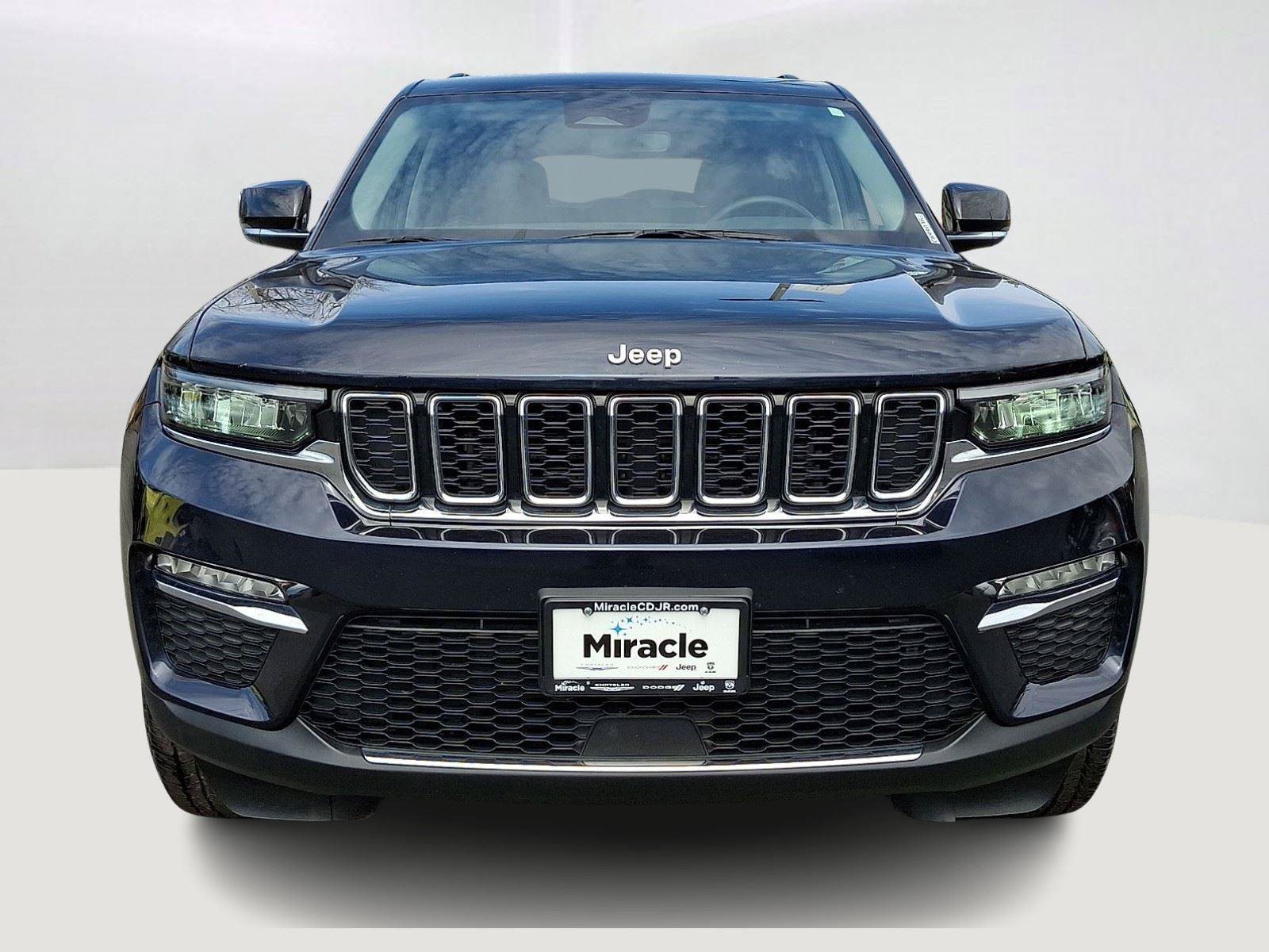 Used 2023 Jeep Grand Cherokee Limited AWD/4WD image 2