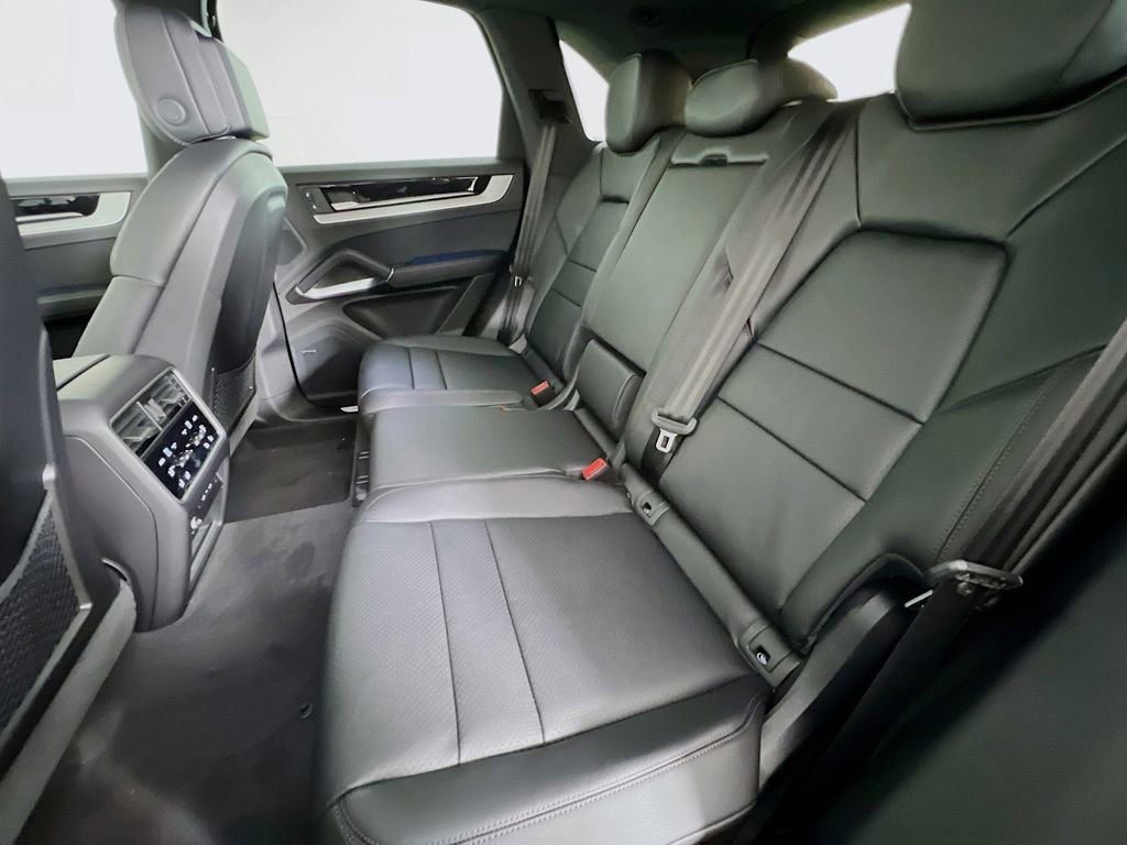New 2026 Porsche Cayenne image 24