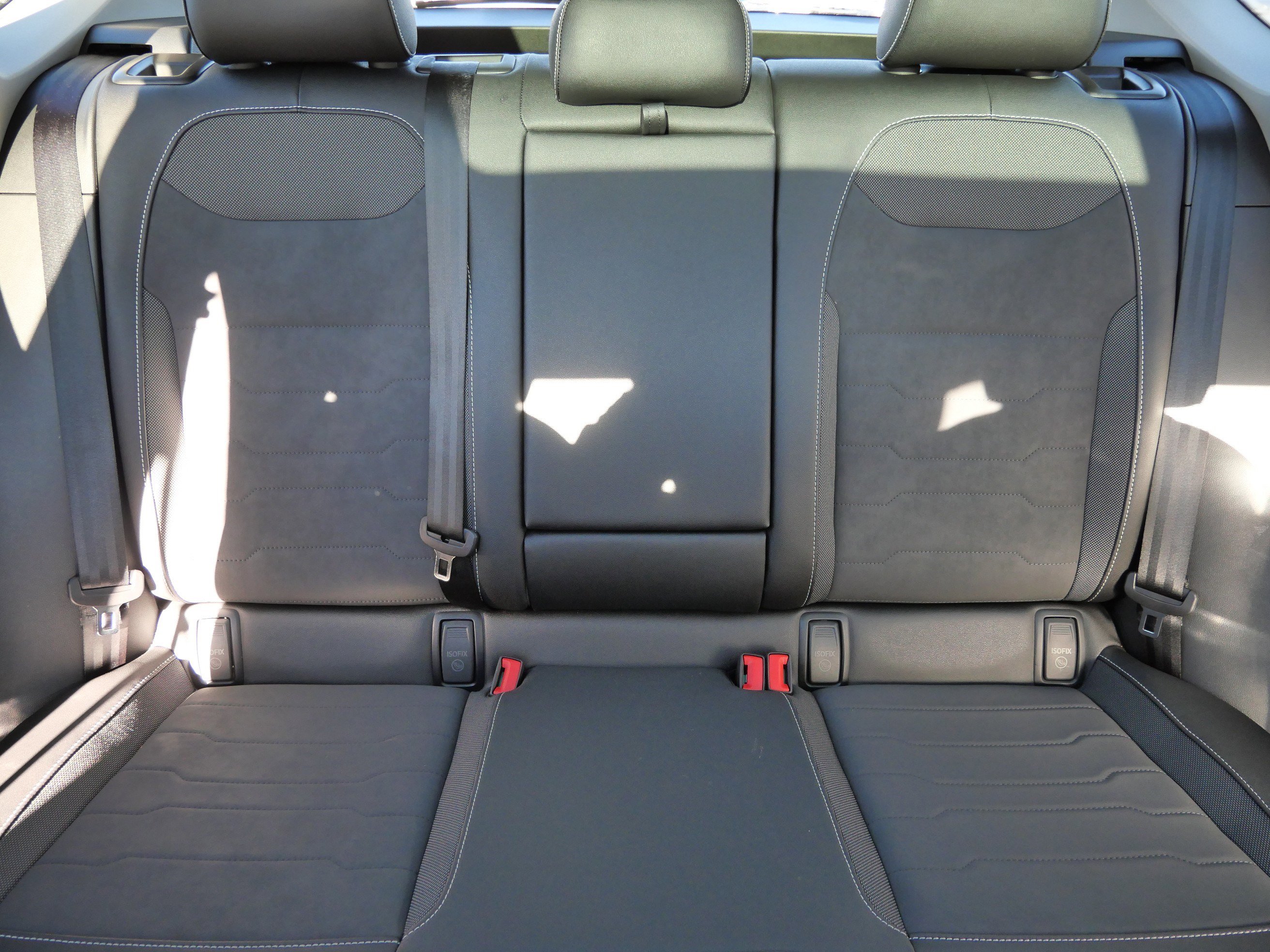 Certified 2025 Volkswagen Taos SE image 13