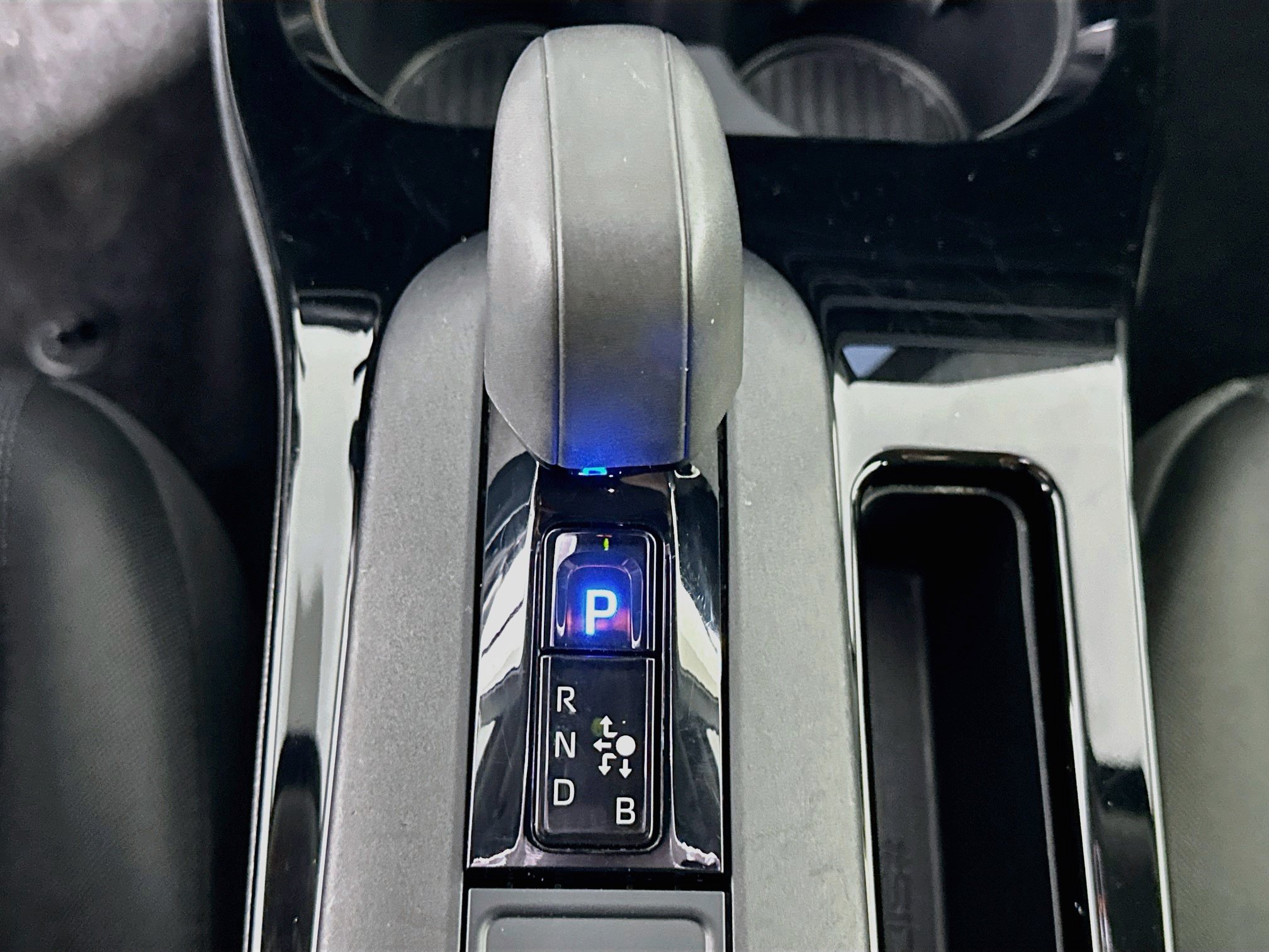 Used 2025 Toyota Prius LE FWD image 24