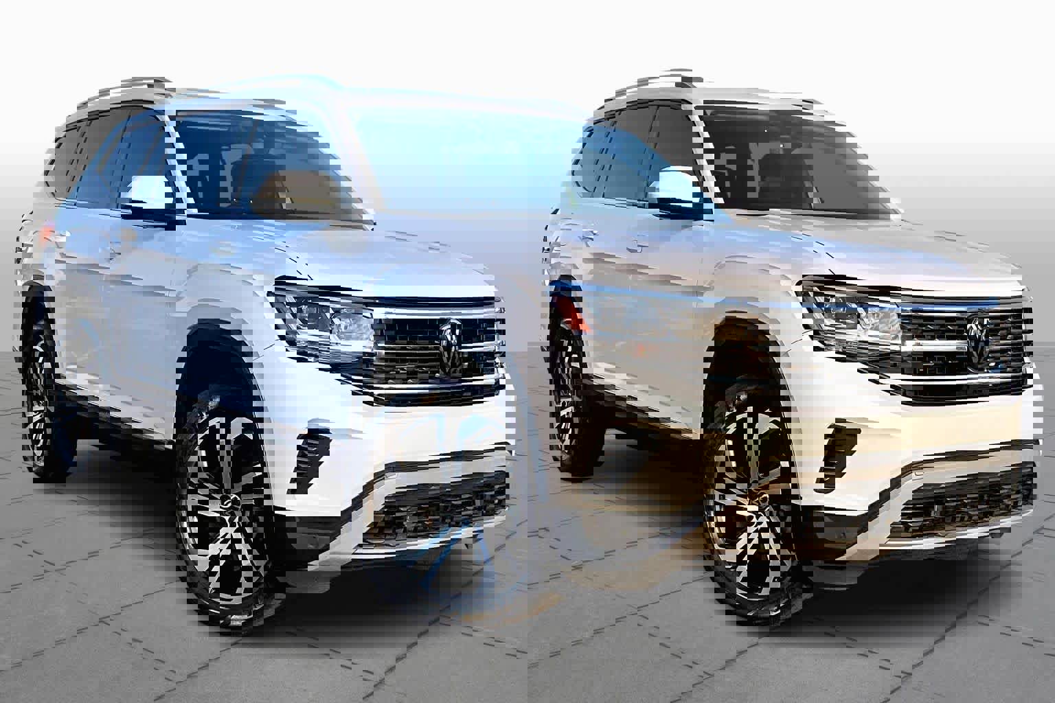 Used 2023 Volkswagen Atlas SEL image 2