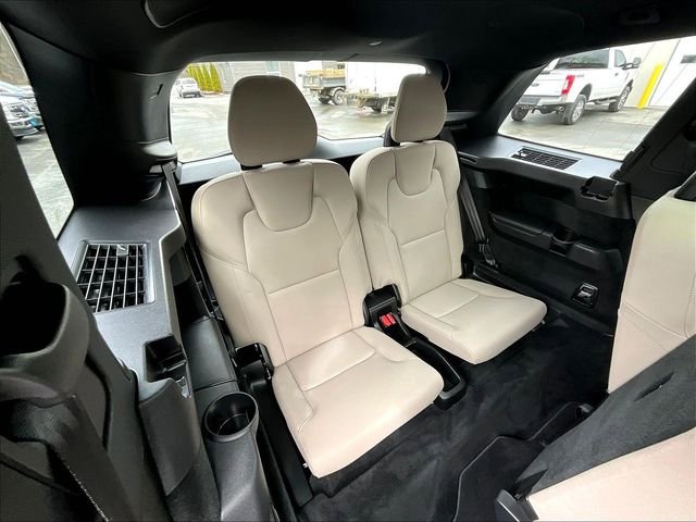 Used 2025 Volvo XC90 B6 Plus image 30