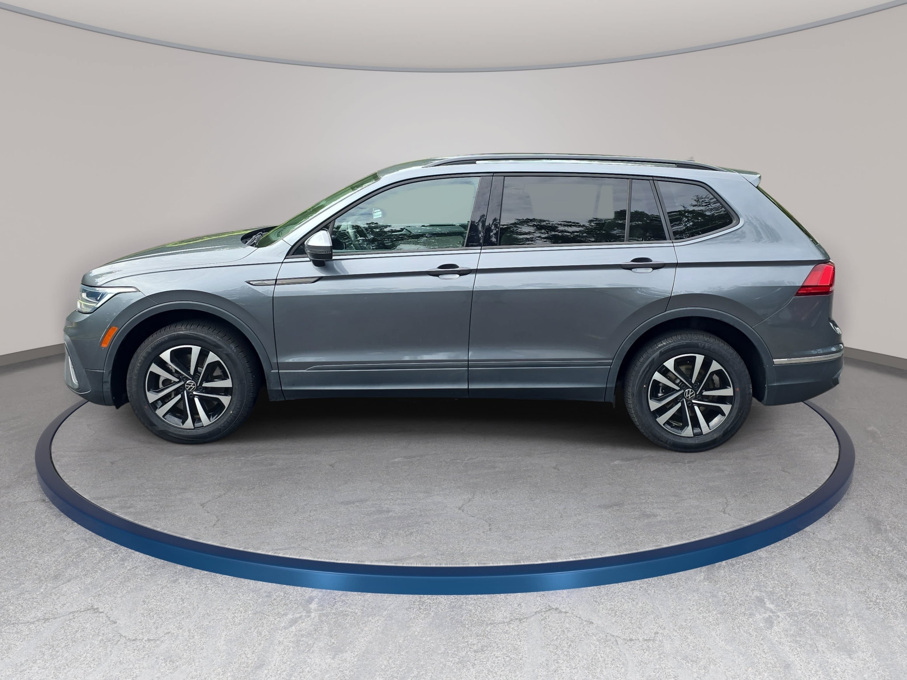 Used 2022 Volkswagen Tiguan S FWD image 8