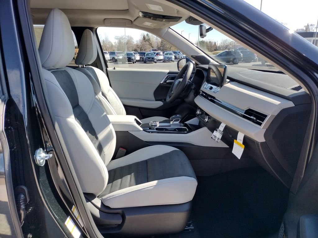 New 2026 Mitsubishi Outlander SE image 12