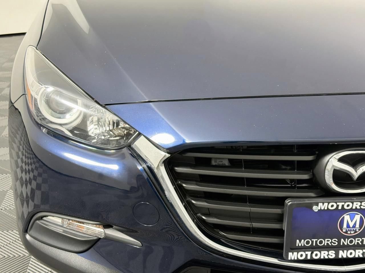 Used 2018 MAZDA MAZDA3 Touring FWD image 3