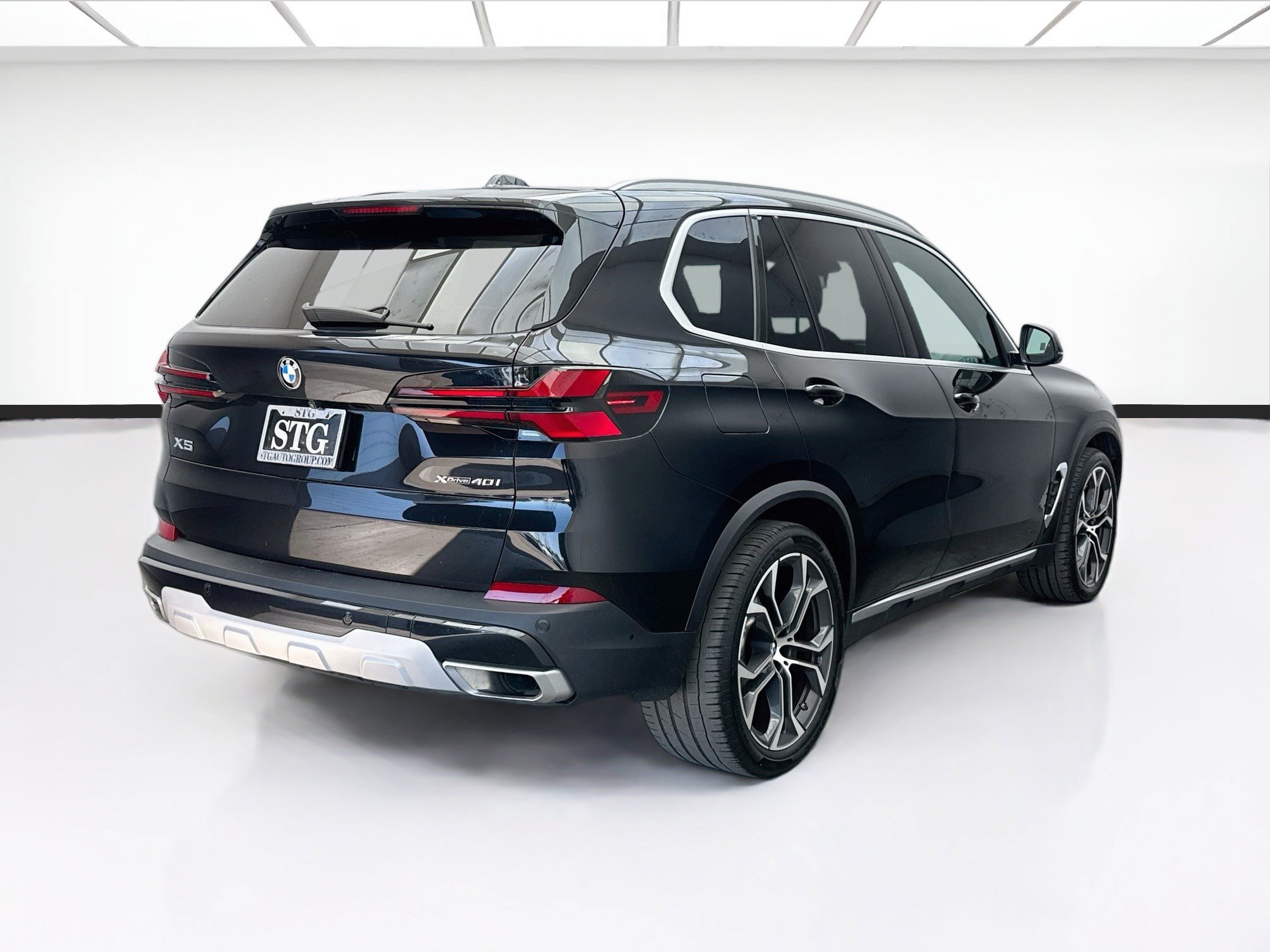 Used 2024 BMW X5 xDrive40i w/ Premium Package AWD/4WD image 4