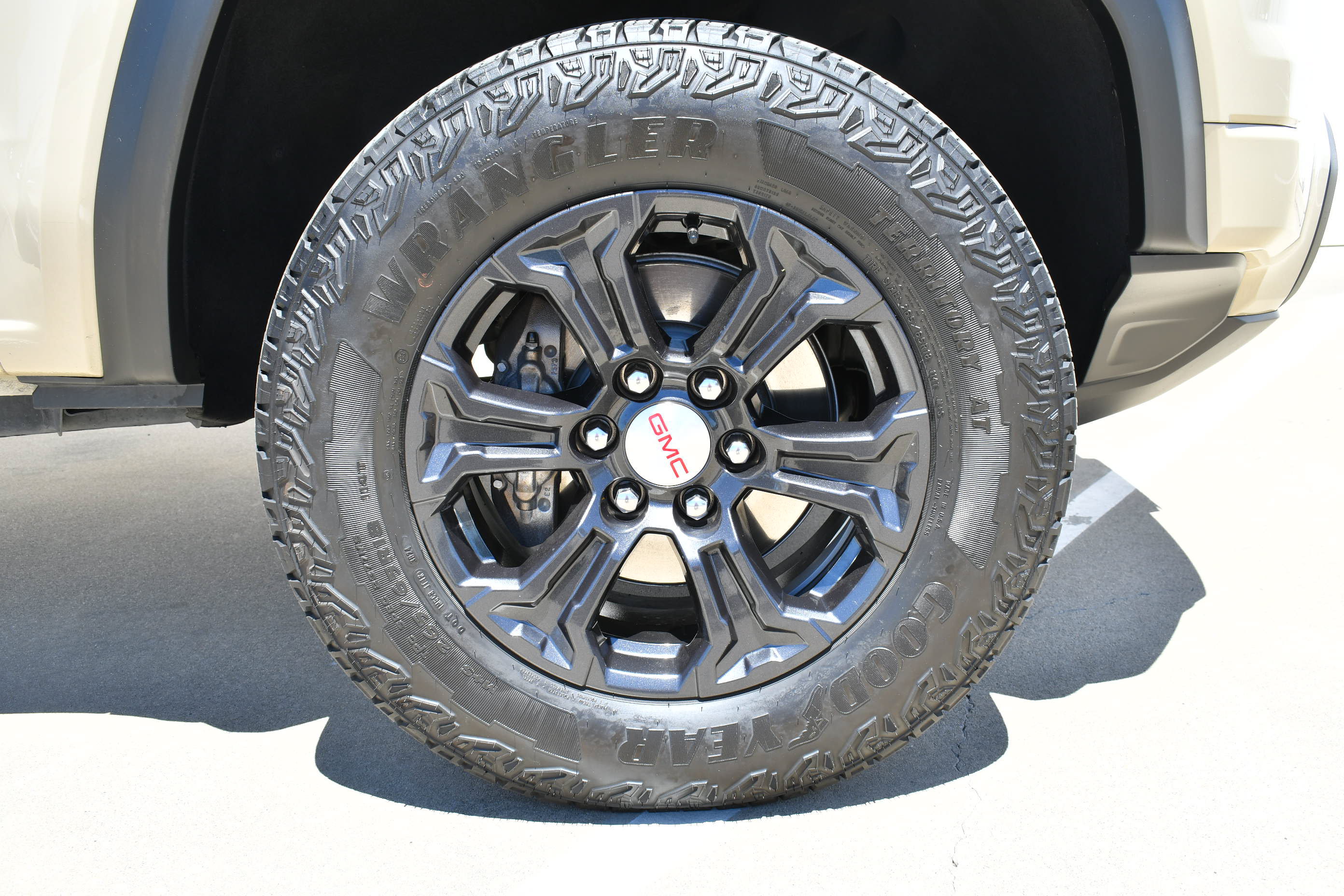Used 2024 GMC Canyon Elevation w/ Convenience Package RWD image 4